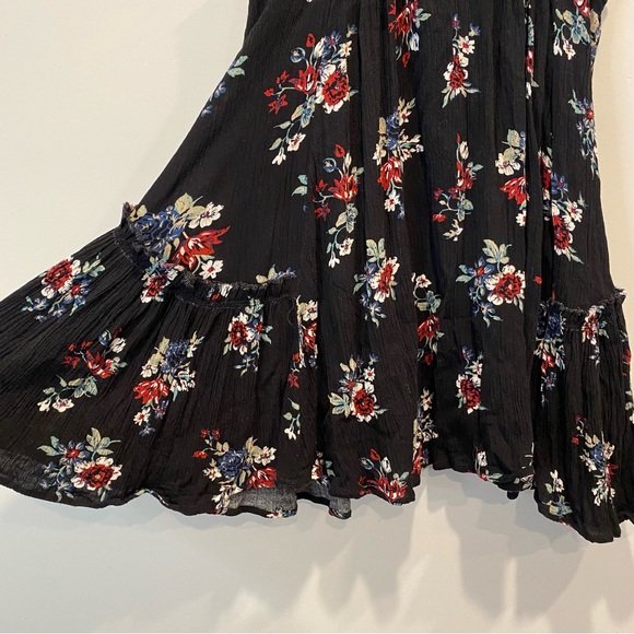 American Threads Low Cut Flowy Floral Dress - Size Small - Picture 3 of 16